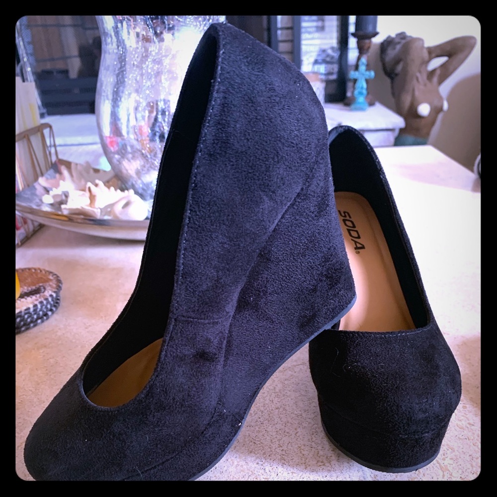 Black Suede Wedges 👠